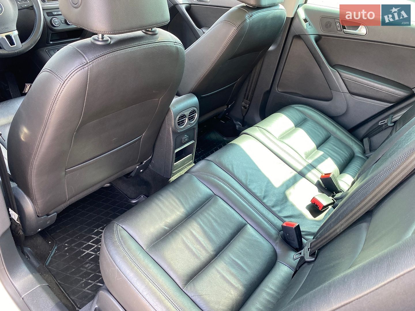 Volkswagen Tiguan 2016 VIN WVGUV7AX8HW508017 фото оголошення 14 з 17
