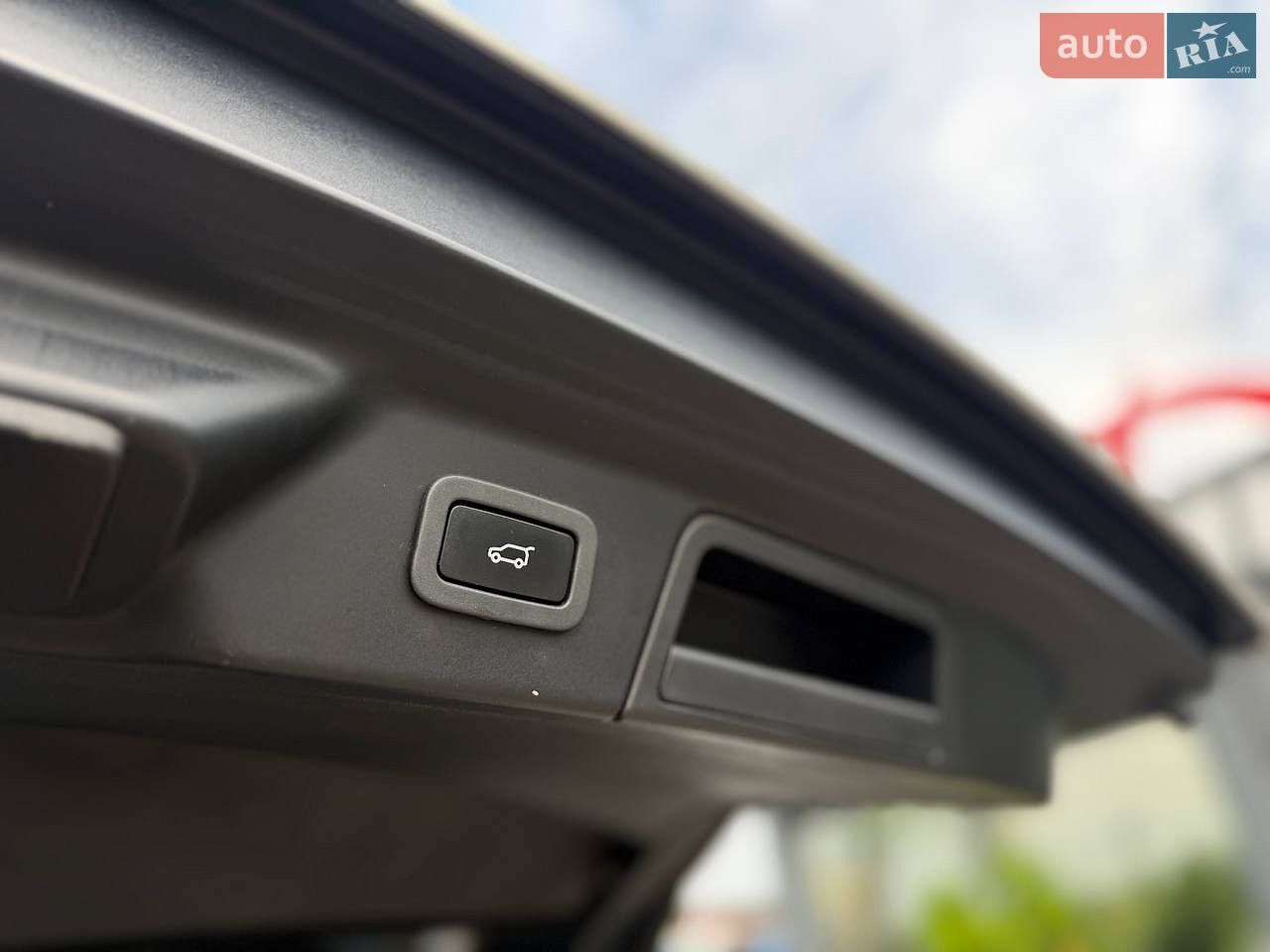 Land Rover Range Rover Velar 2017 VIN SALYL2RN9JA735973 фото оголошення 32 з 36