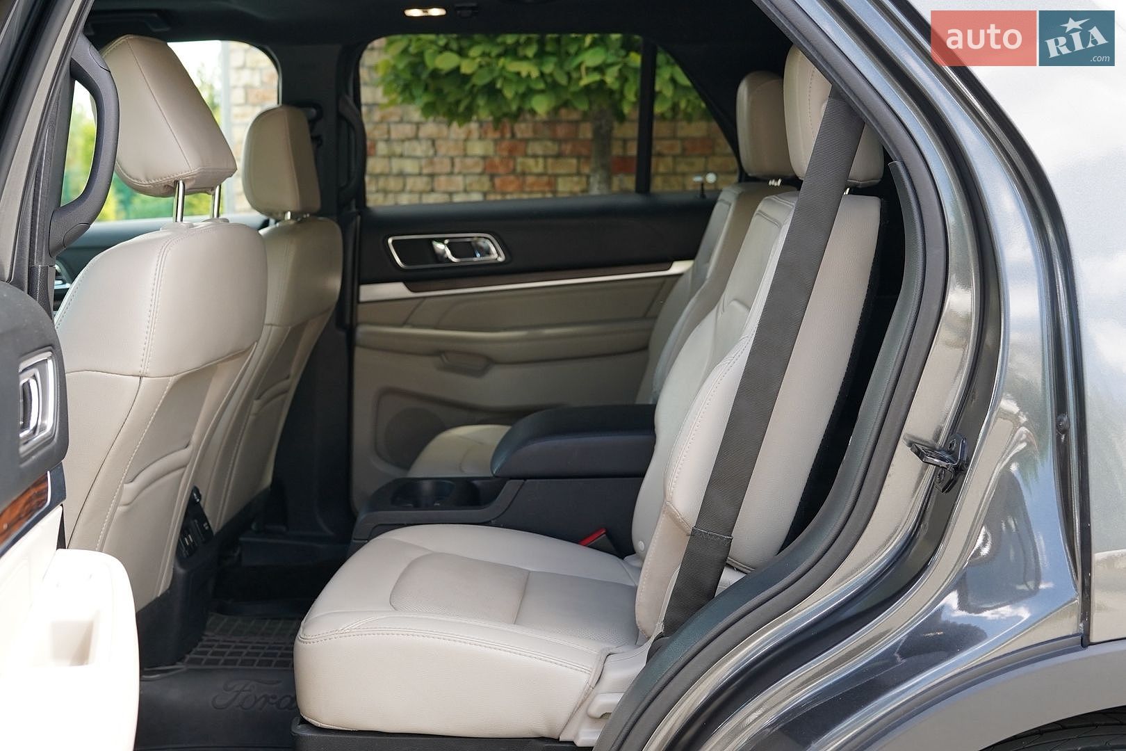 Ford Explorer 2018 VIN 1FM5K8F89JGC29468 фото оголошення 17 з 32