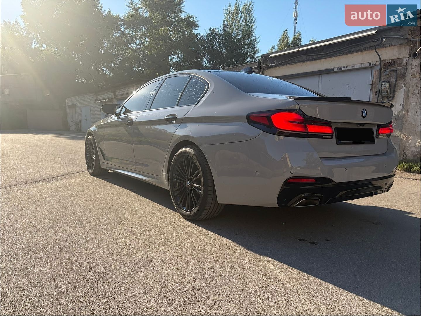 BMW 5 Series 2019 VIN WBAJR3C03LCD11920 фото оголошення 3 з 8