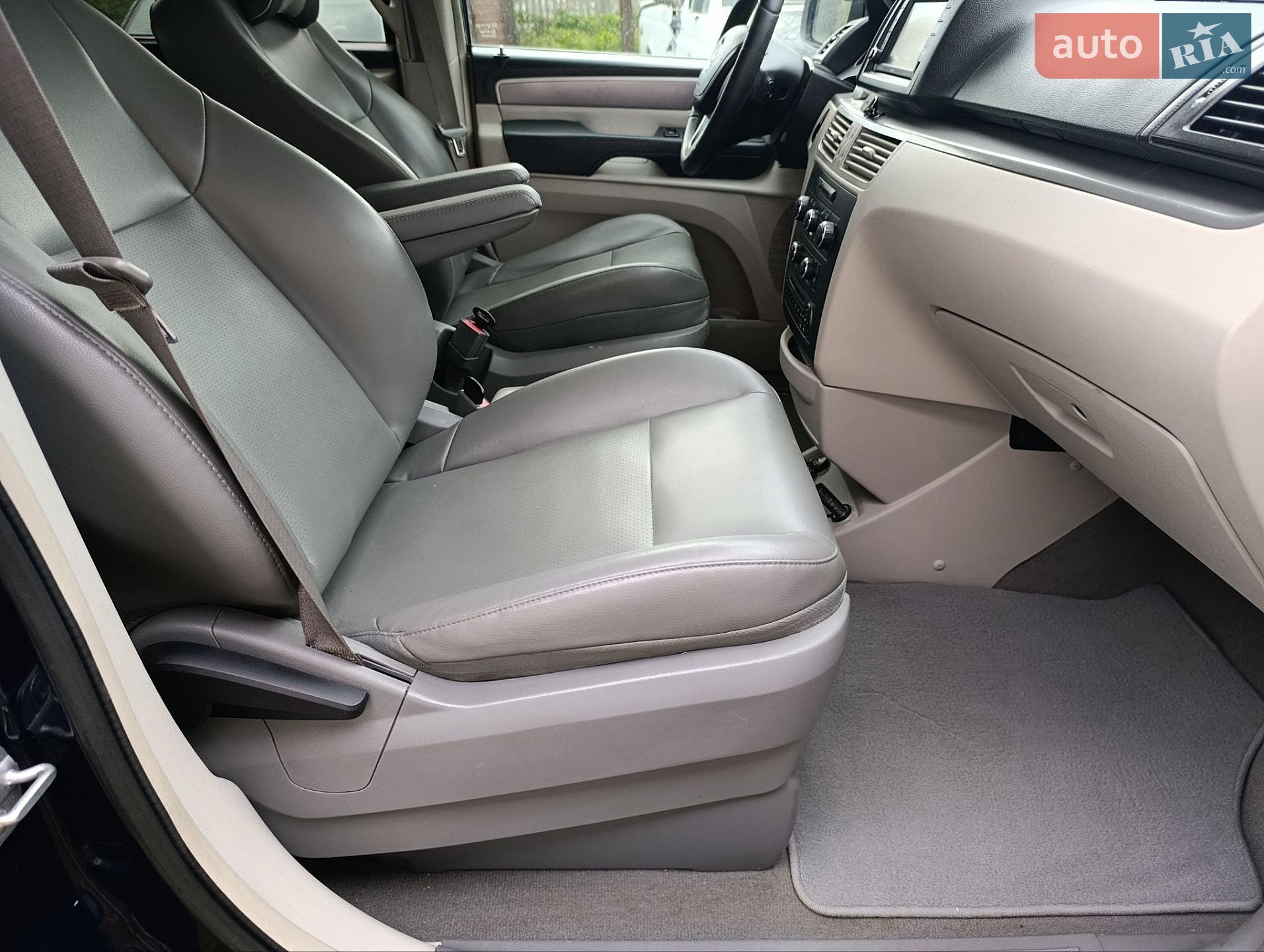 Volkswagen Routan 2013 VIN 2C4RVABG7ER134381 фото оголошення 34 з 45