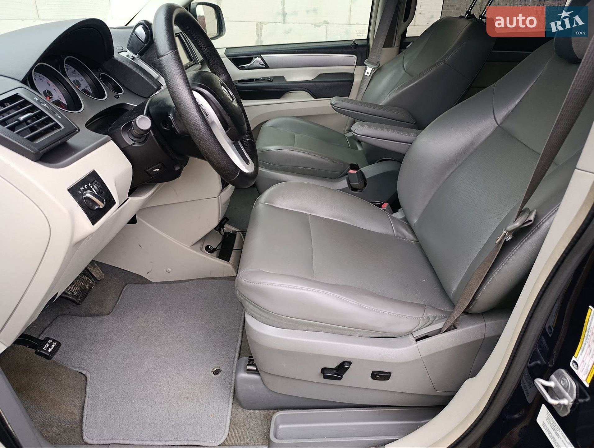 Volkswagen Routan 2013 VIN 2C4RVABG7ER134381 фото оголошення 33 з 45