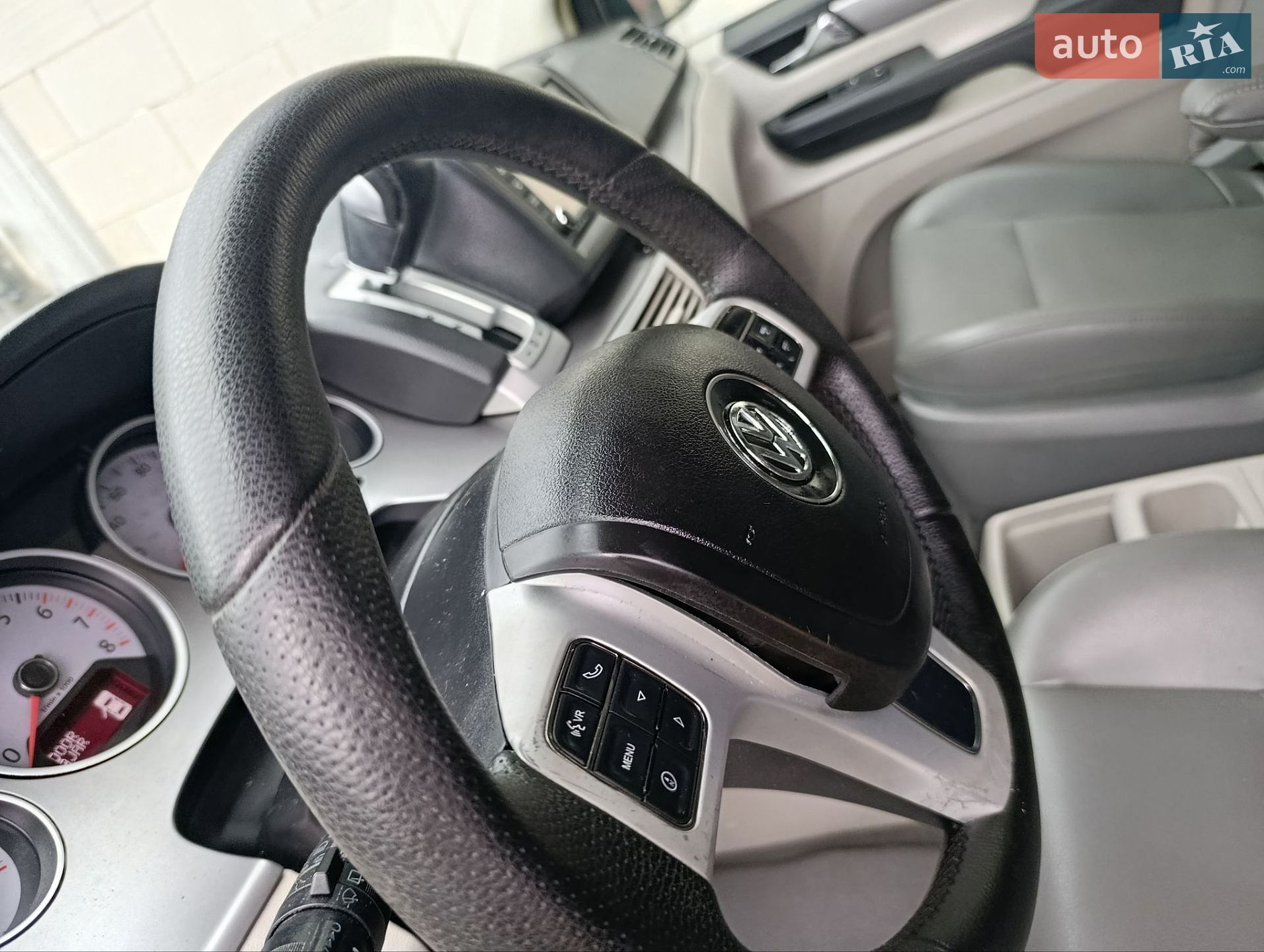 Volkswagen Routan 2013 VIN 2C4RVABG7ER134381 фото оголошення 32 з 45