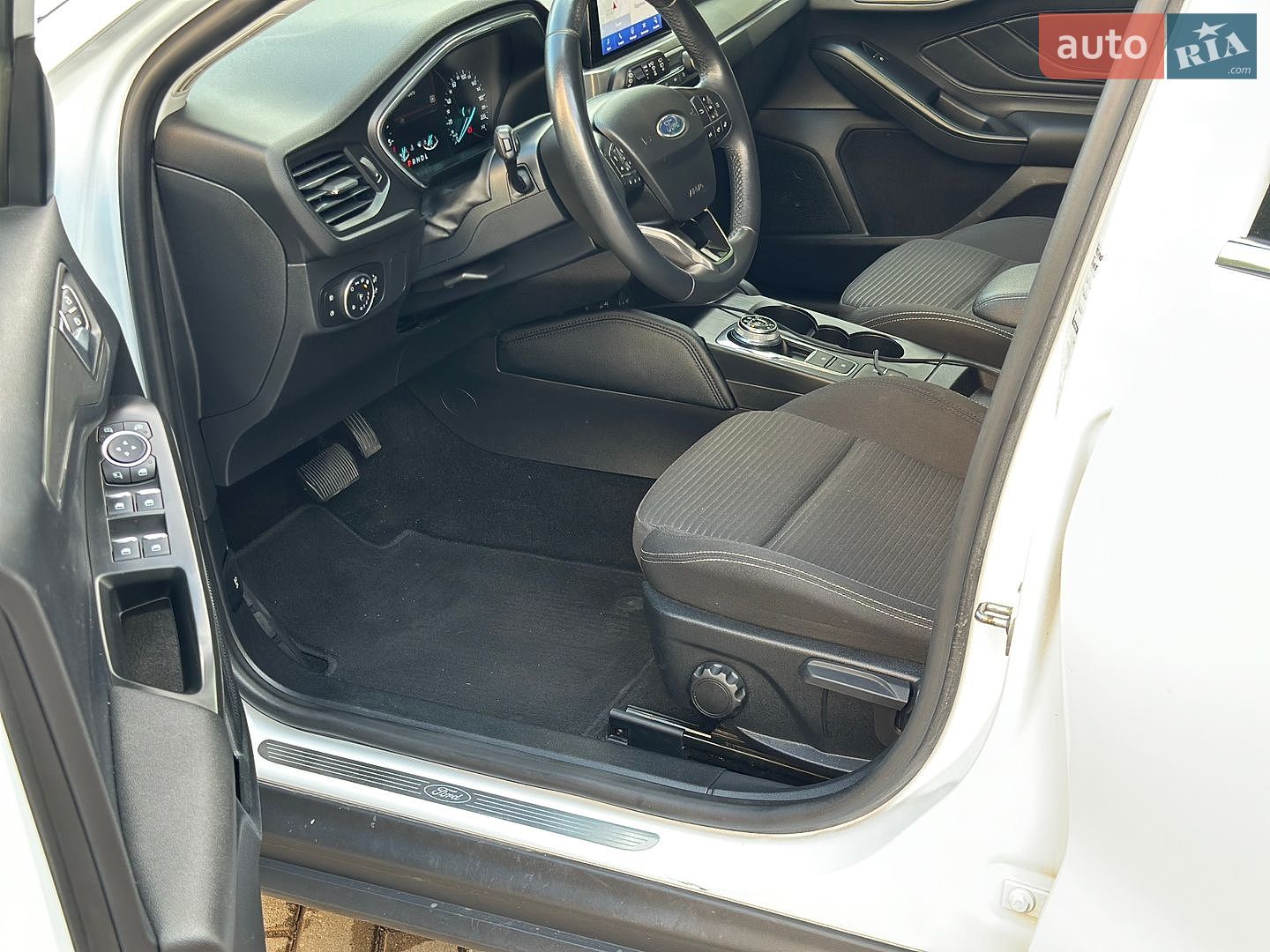 Ford Focus 2021 VIN WF0PXXGCHPMJ27104 фото оголошення 16 з 61