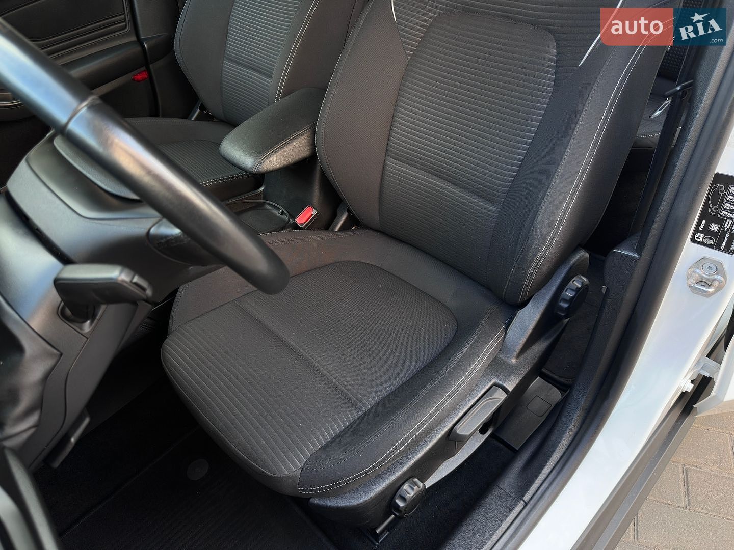 Ford Focus 2021 VIN WF0PXXGCHPMJ27104 фото оголошення 19 з 61