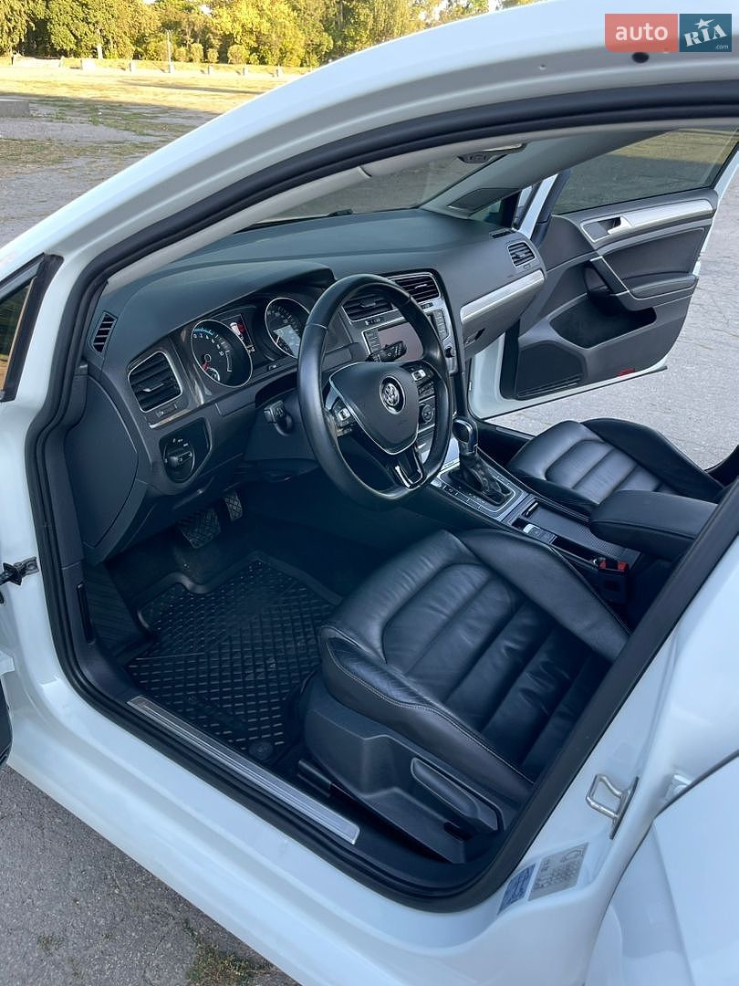 Volkswagen e-Golf 2015 VIN WVWZZZAUZGW902068 фото оголошення 11 з 21