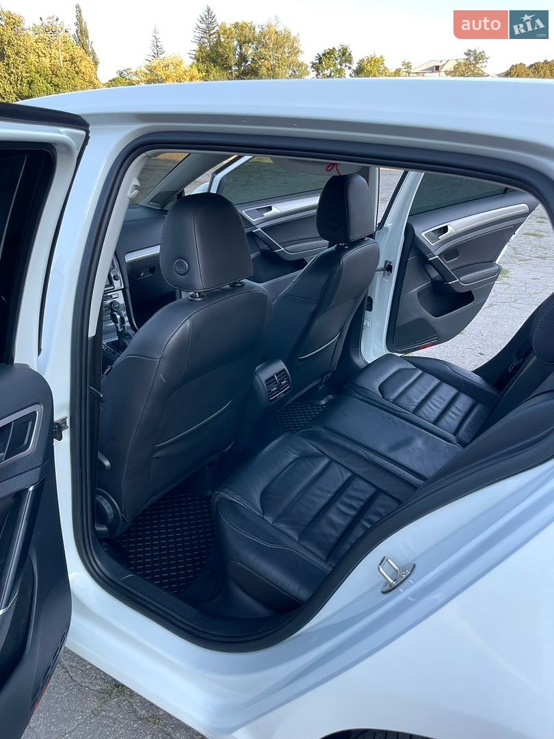 Volkswagen e-Golf 2015 VIN WVWZZZAUZGW902068 фото оголошення 12 з 21