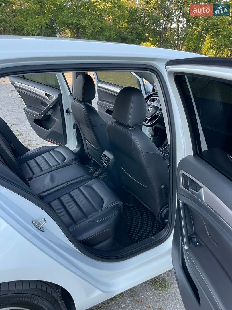 Volkswagen e-Golf 2015 VIN WVWZZZAUZGW902068 фото оголошення 13 з 21
