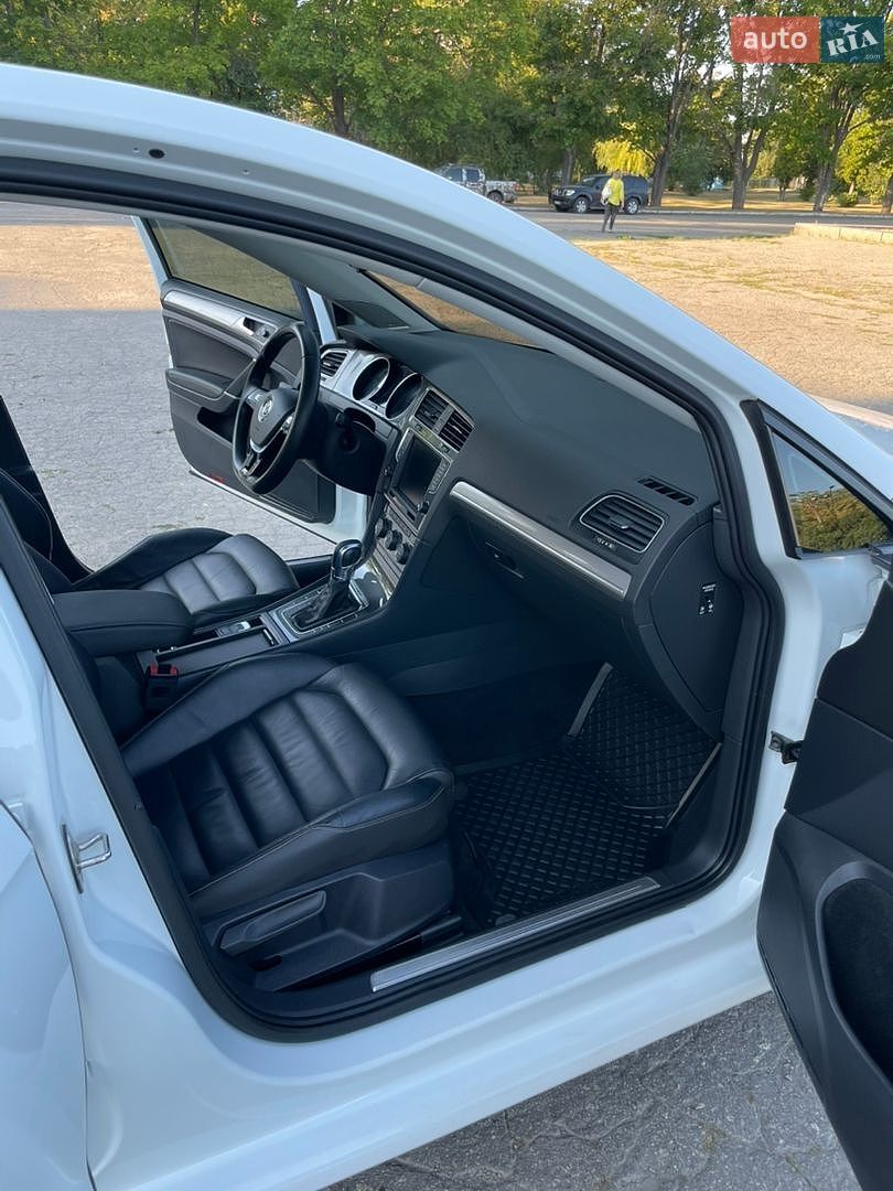 Volkswagen e-Golf 2015 VIN WVWZZZAUZGW902068 фото оголошення 14 з 21