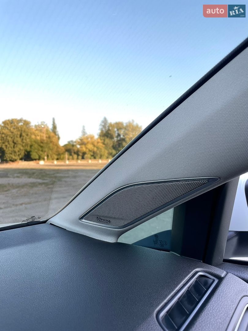 Volkswagen e-Golf 2015 VIN WVWZZZAUZGW902068 фото оголошення 18 з 21