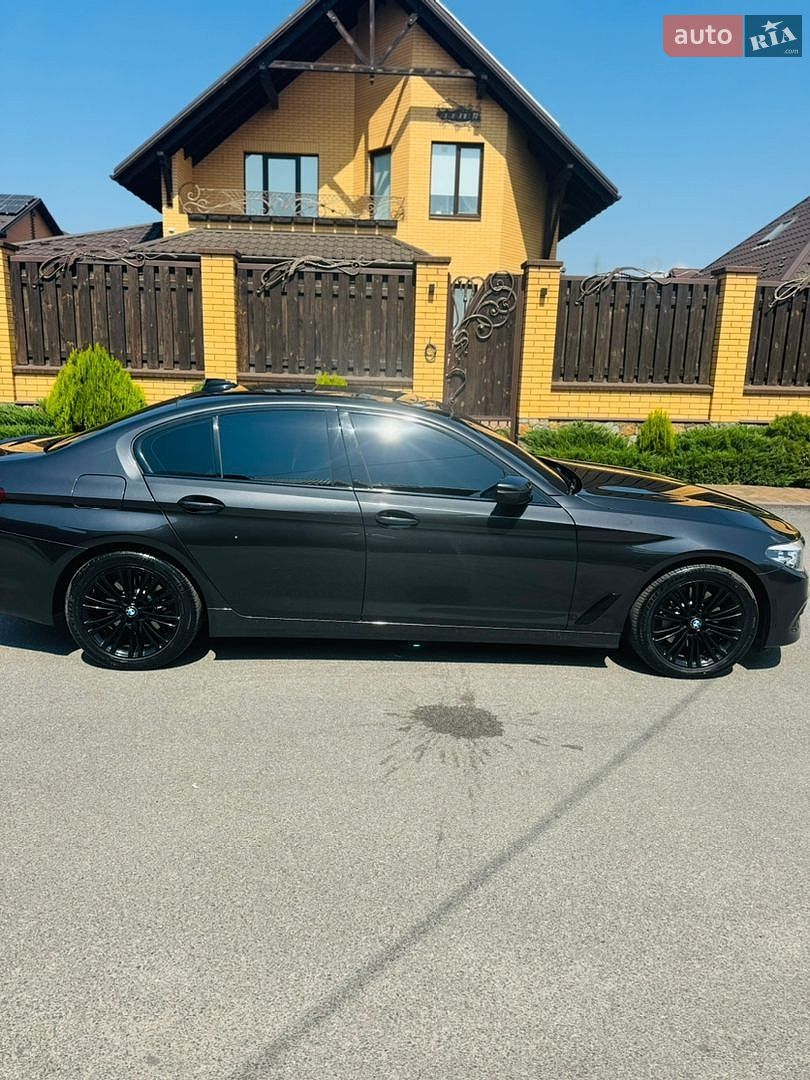 BMW 5 Series 2018 VIN WBAJA7C50KWW19468 фото оголошення 3 з 31