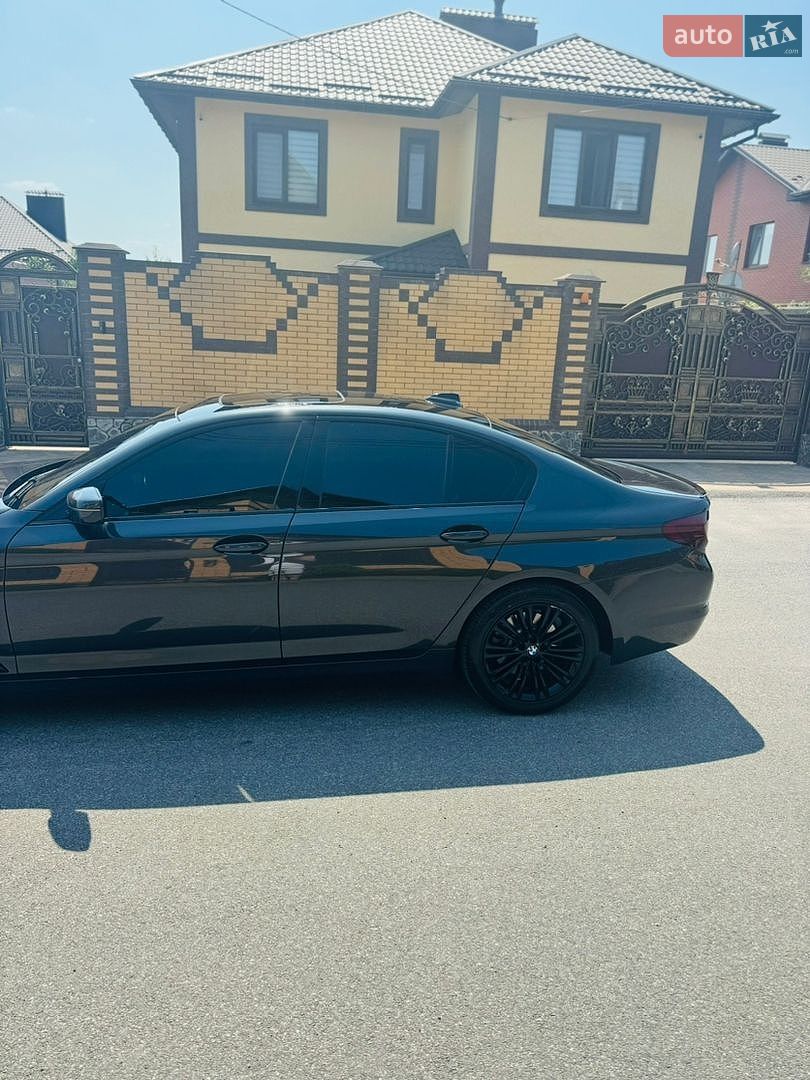 BMW 5 Series 2018 VIN WBAJA7C50KWW19468 фото оголошення 4 з 31