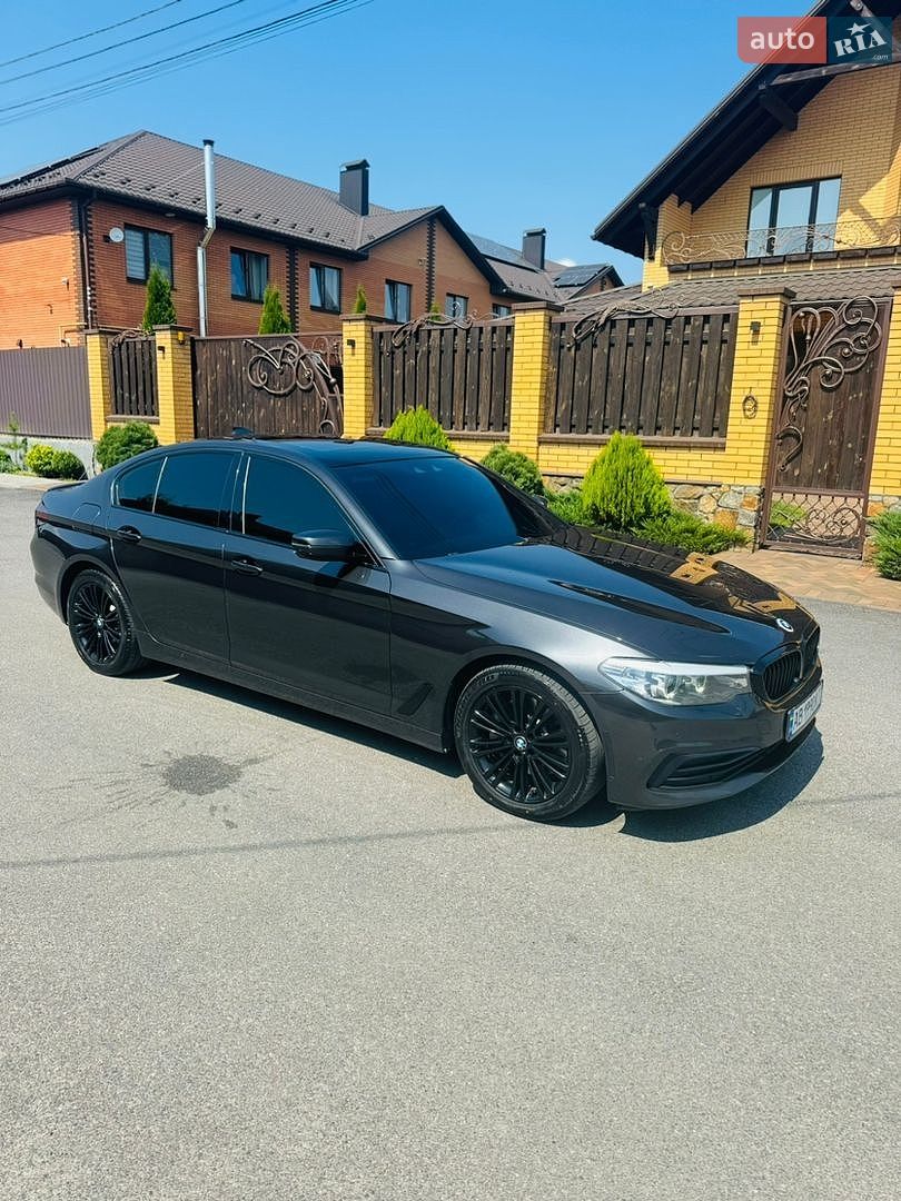 BMW 5 Series 2018 VIN WBAJA7C50KWW19468 фото оголошення 6 з 31