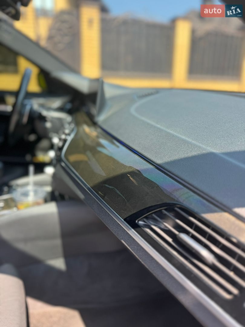 BMW 5 Series 2018 VIN WBAJA7C50KWW19468 фото оголошення 15 з 31