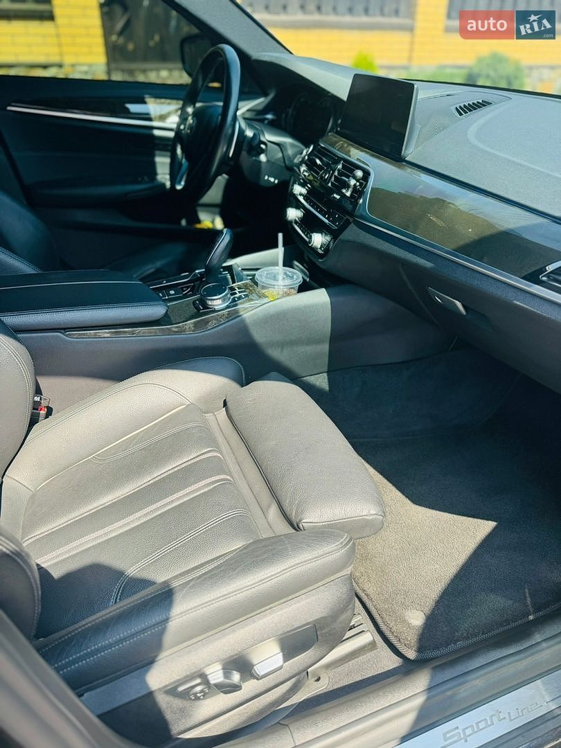 BMW 5 Series 2018 VIN WBAJA7C50KWW19468 фото оголошення 14 з 31