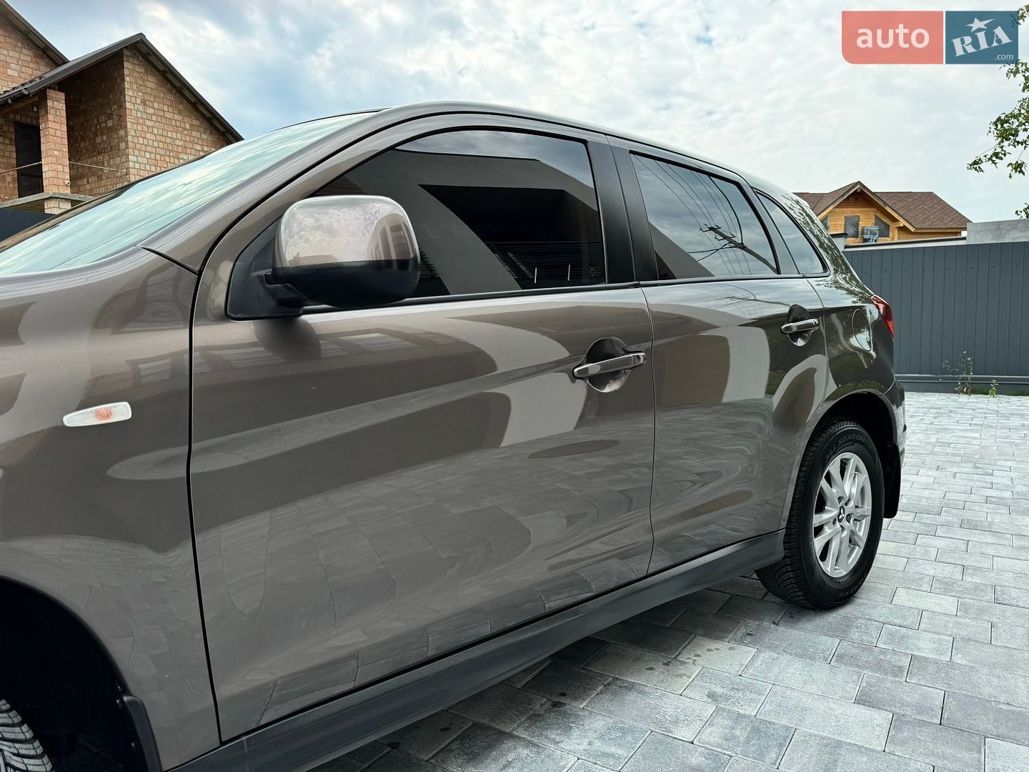 Mitsubishi ASX 2011 VIN JMBXTGA3WBZ008559 фото оголошення 31 з 113