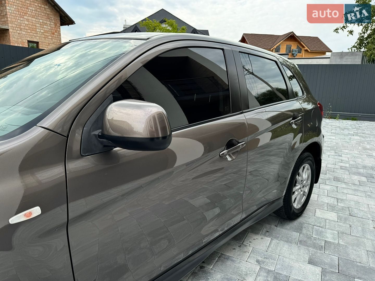 Mitsubishi ASX 2011 VIN JMBXTGA3WBZ008559 фото оголошення 32 з 113