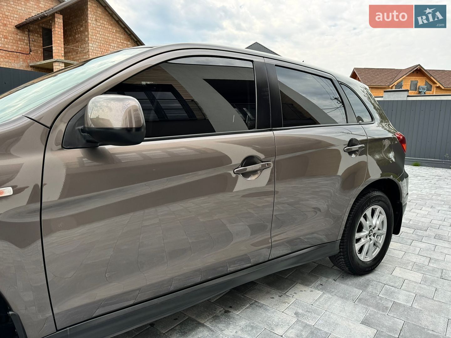 Mitsubishi ASX 2011 VIN JMBXTGA3WBZ008559 фото оголошення 33 з 113