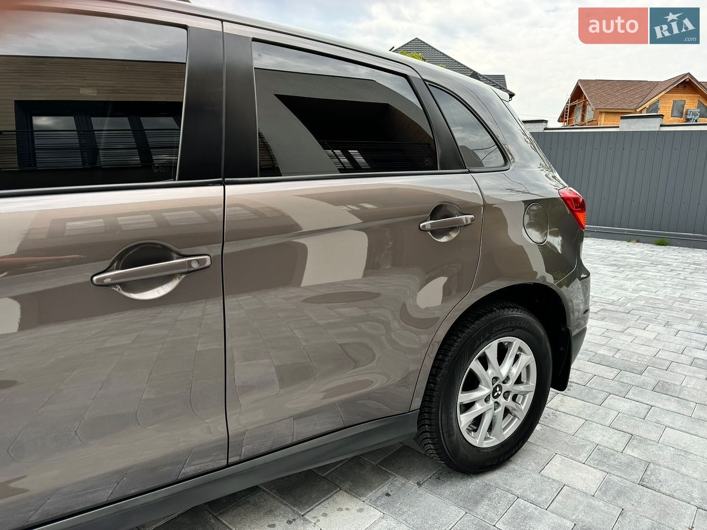 Mitsubishi ASX 2011 VIN JMBXTGA3WBZ008559 фото оголошення 35 з 113