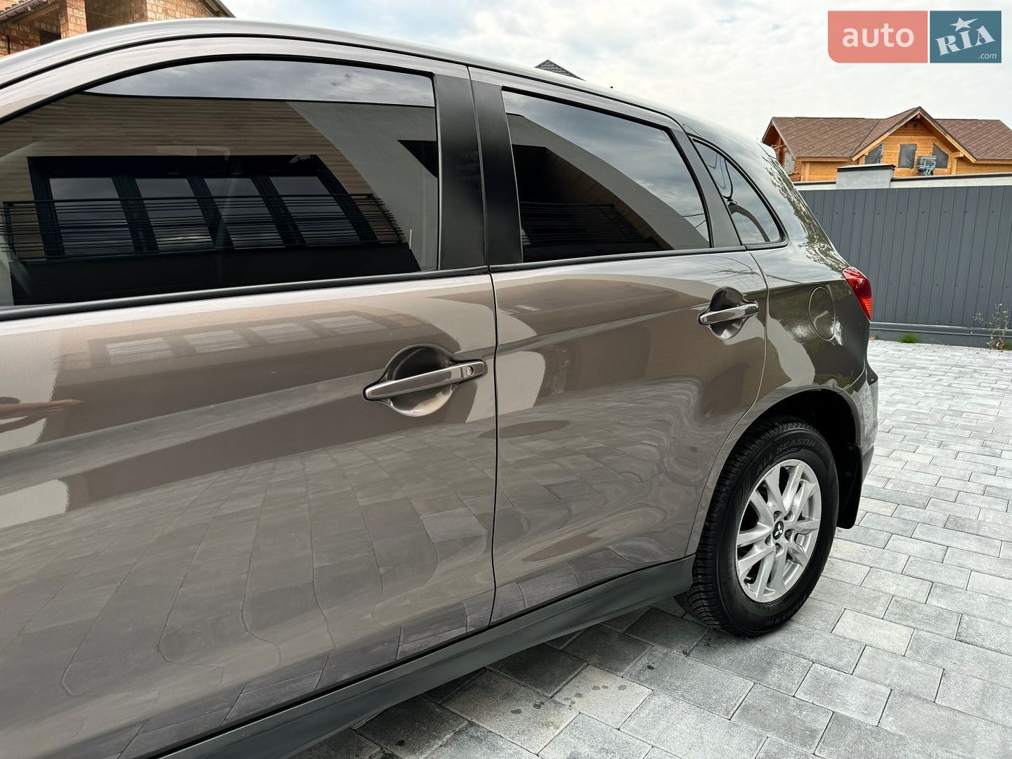 Mitsubishi ASX 2011 VIN JMBXTGA3WBZ008559 фото оголошення 34 з 113