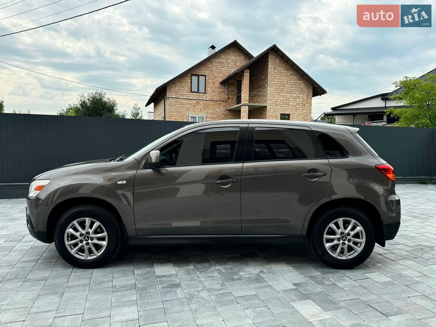 Mitsubishi ASX 2011 VIN JMBXTGA3WBZ008559 фото оголошення 42 з 113