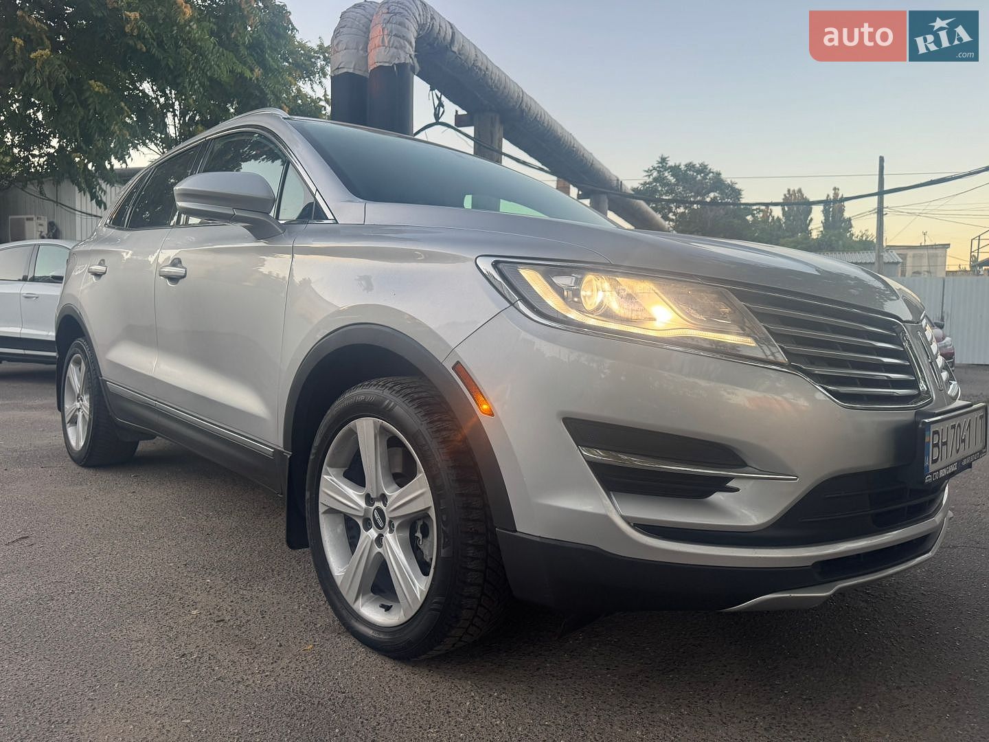 Lincoln MKC 2017 VIN 5LMCJ1D96HUL45460 фото оголошення 2 з 33