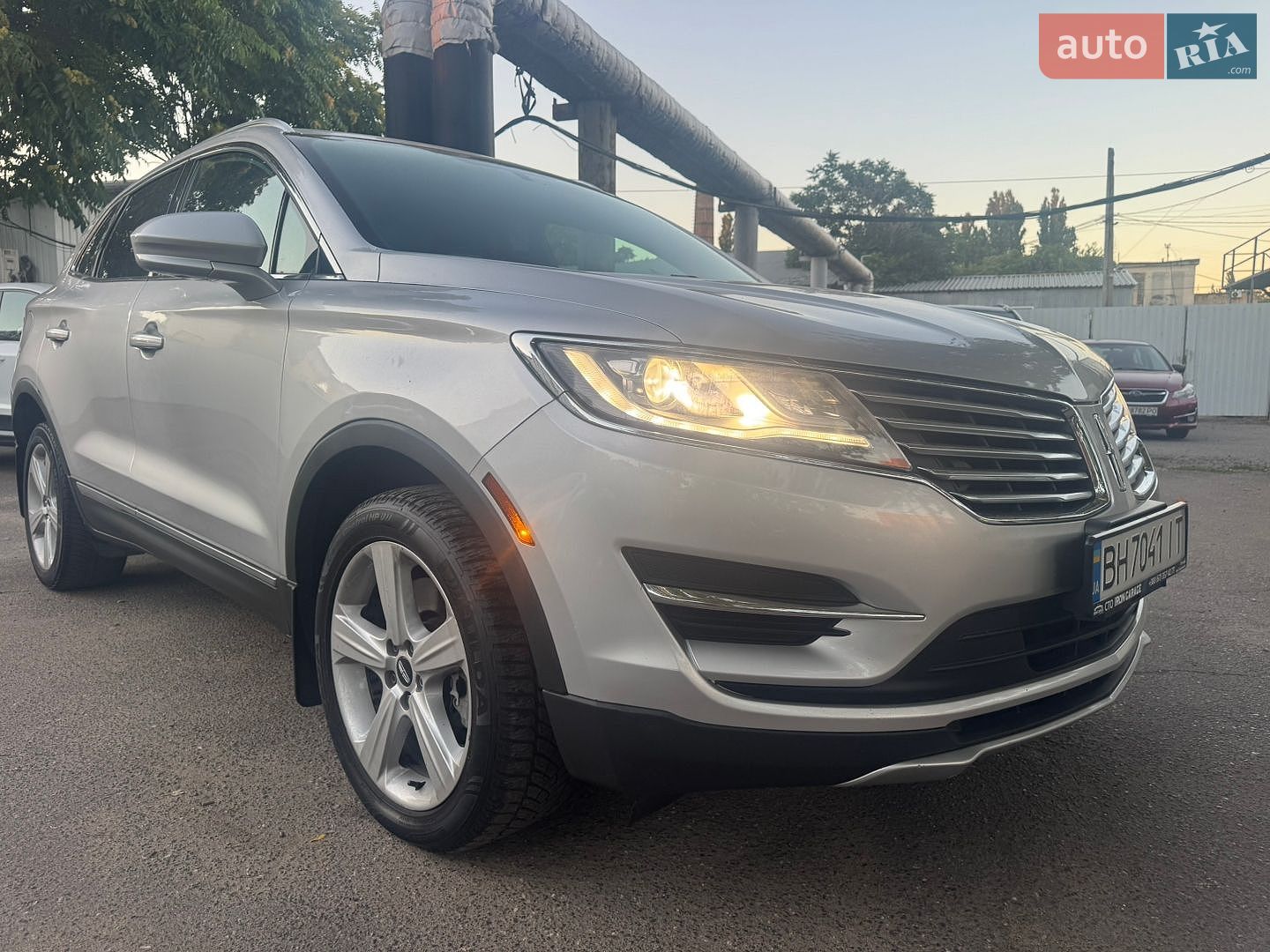 Lincoln MKC 2017 VIN 5LMCJ1D96HUL45460 фото оголошення 4 з 33