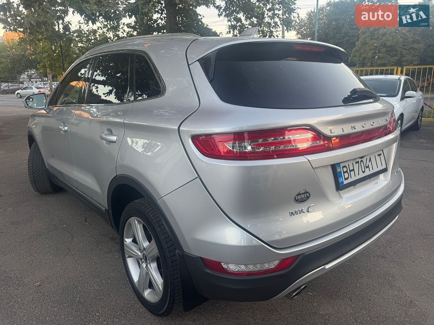 Lincoln MKC 2017 VIN 5LMCJ1D96HUL45460 фото оголошення 10 з 33