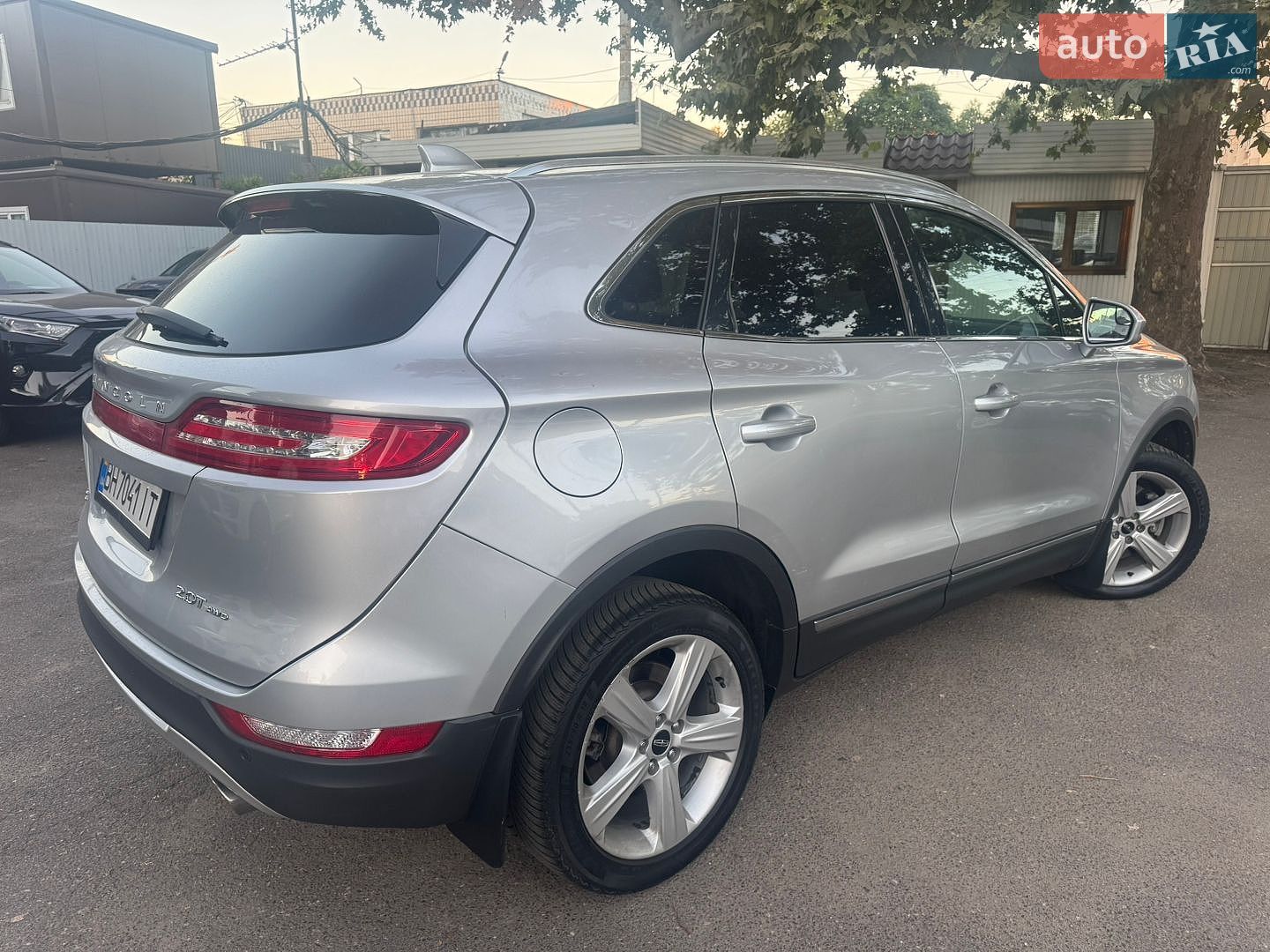 Lincoln MKC 2017 VIN 5LMCJ1D96HUL45460 фото оголошення 13 з 33