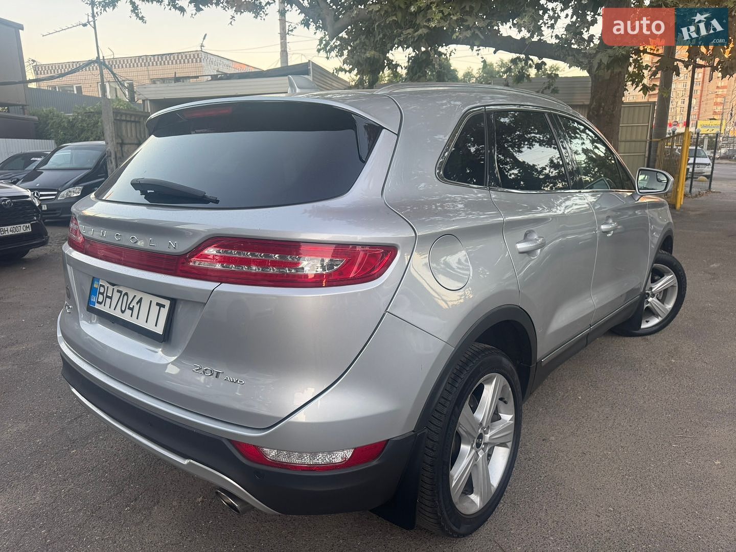 Lincoln MKC 2017 VIN 5LMCJ1D96HUL45460 фото оголошення 14 з 33