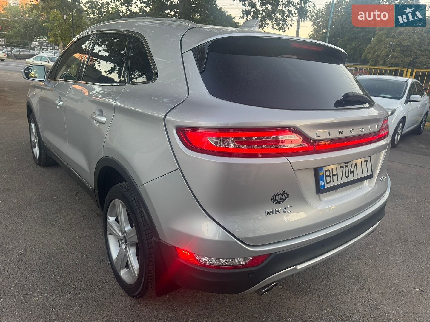 Lincoln MKC 2017 VIN 5LMCJ1D96HUL45460 фото оголошення 16 з 33