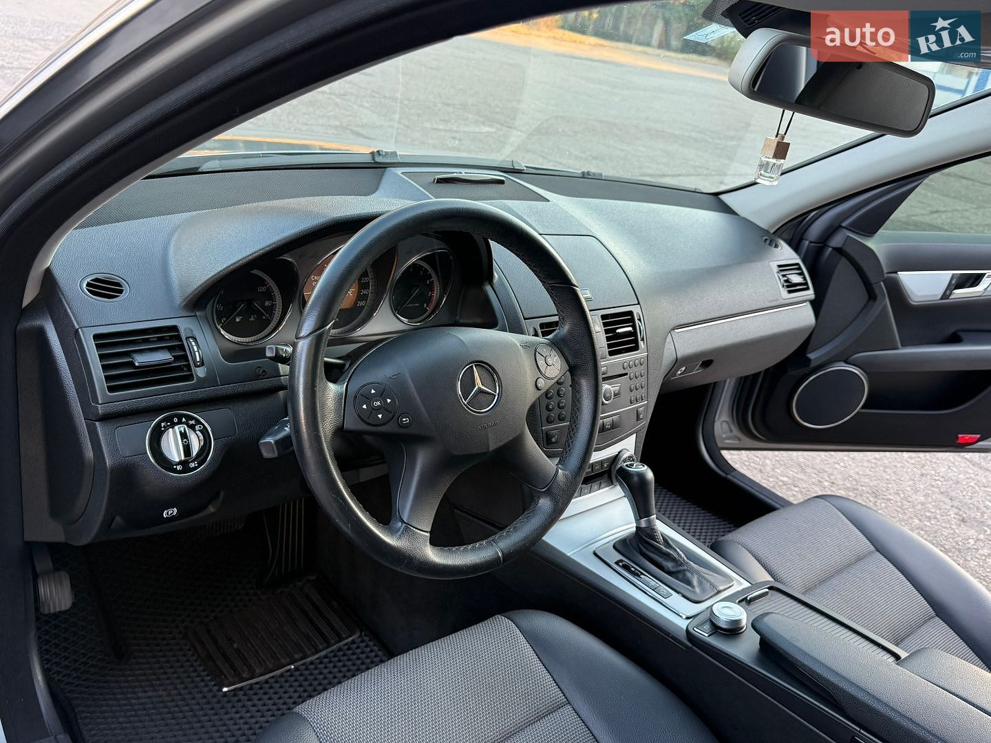 Mercedes-Benz C-Class 2009 VIN WDD2040871F458048 фото оголошення 10 з 45