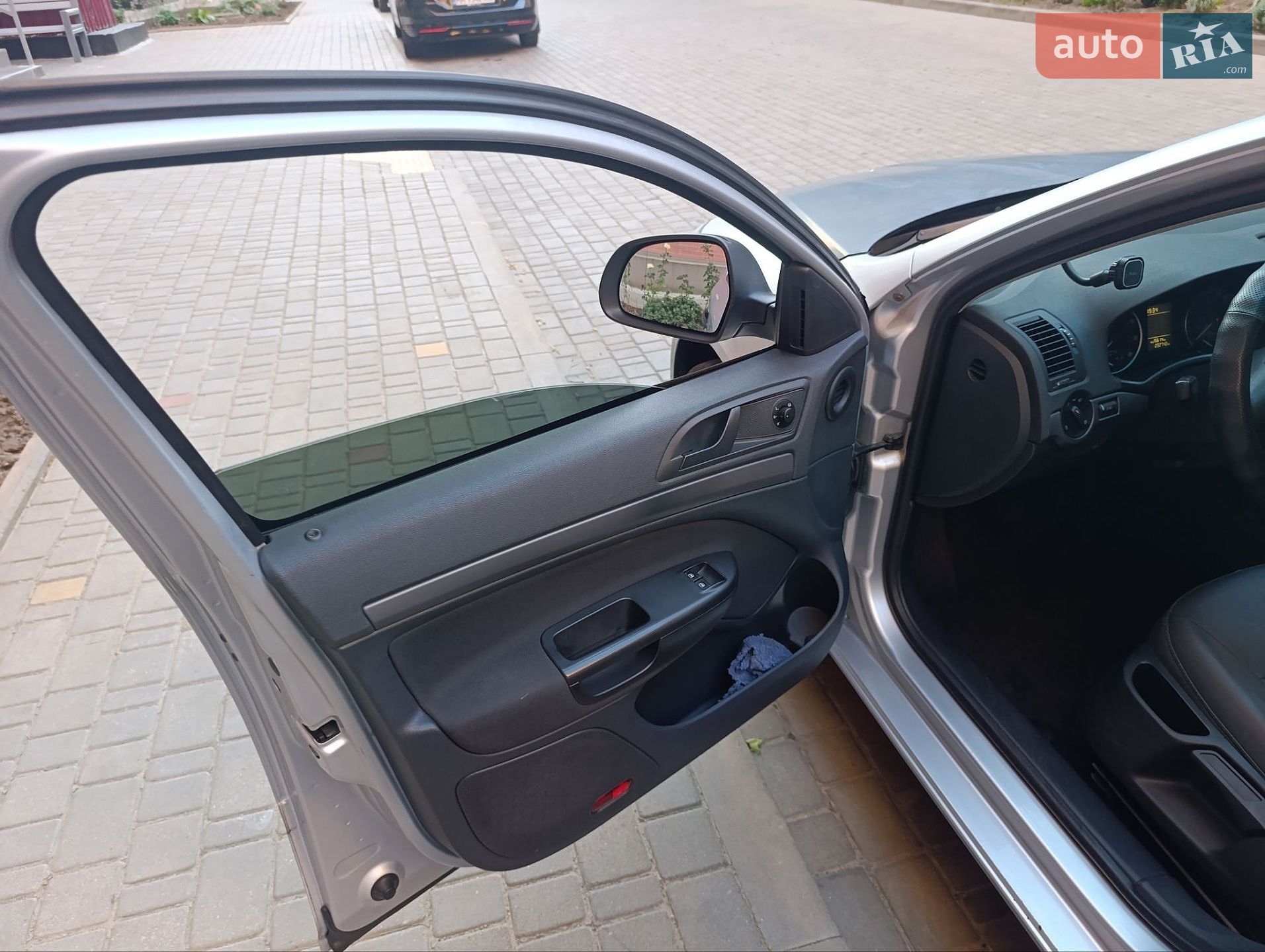 Skoda Octavia 2010 VIN TMBJJ21Z0B2038863 фото оголошення 7 з 23