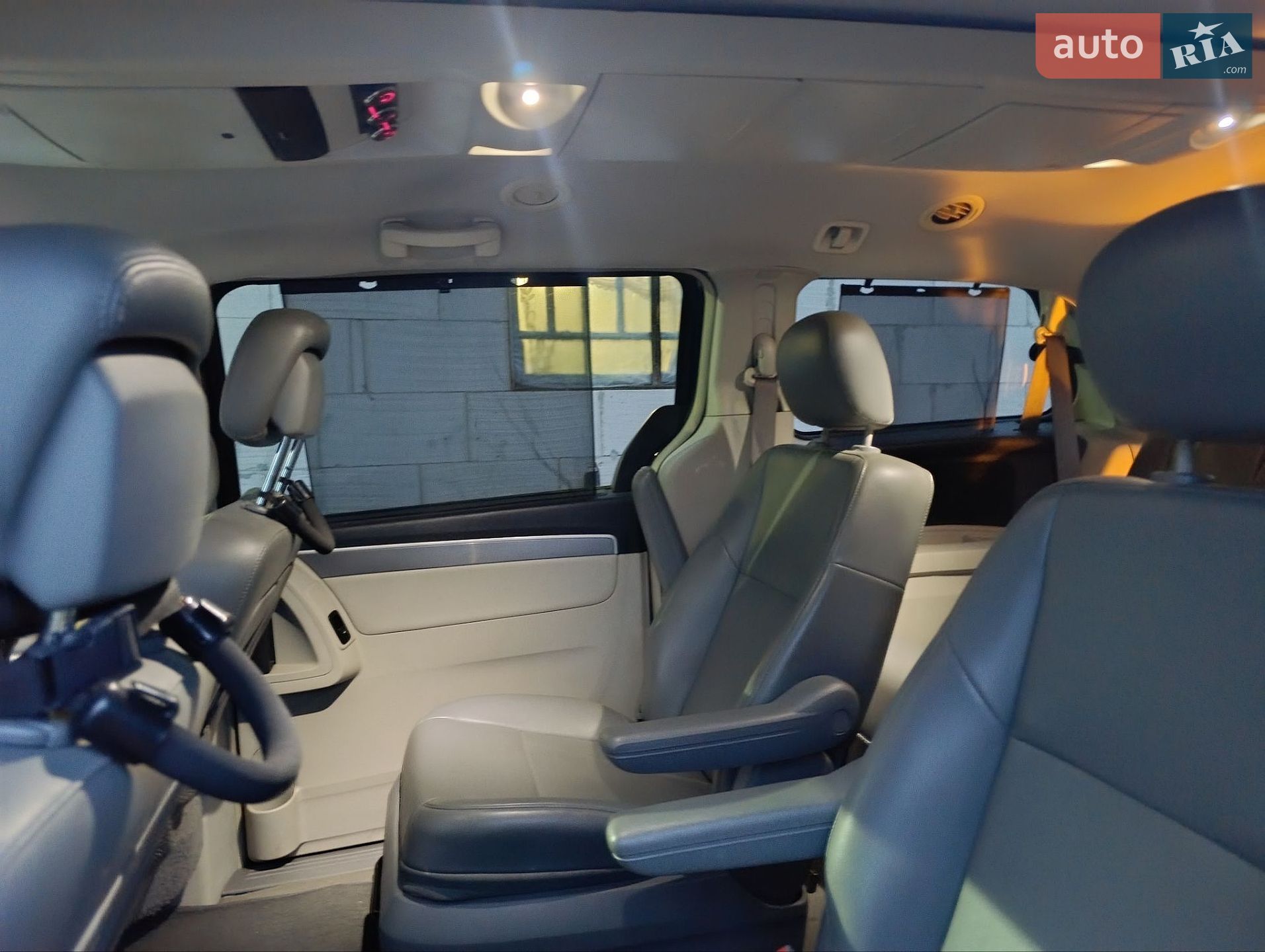 Volkswagen Routan 2013 VIN 2C4RVABG7ER134381 фото оголошення 36 з 45