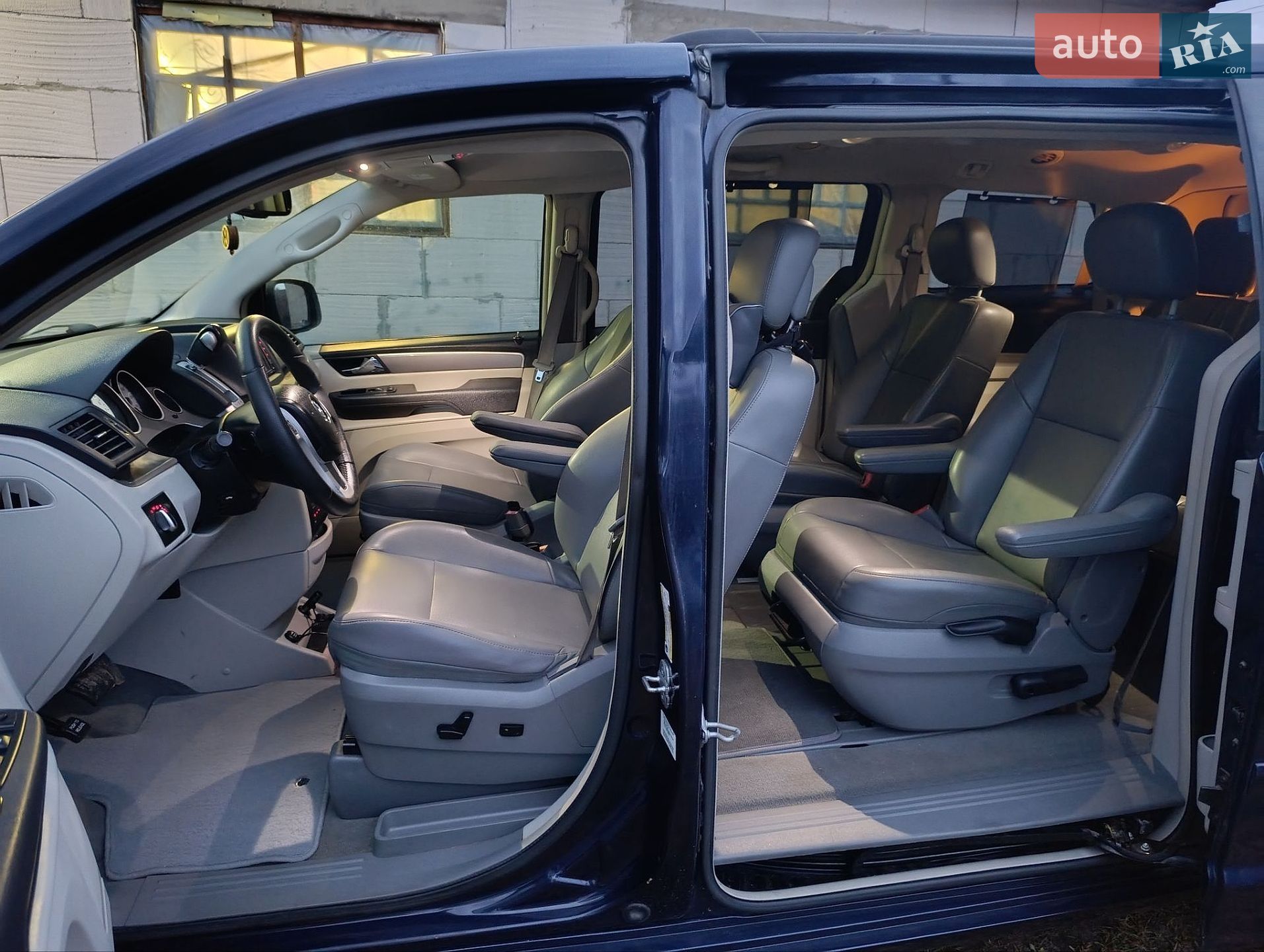 Volkswagen Routan 2013 VIN 2C4RVABG7ER134381 фото оголошення 37 з 45