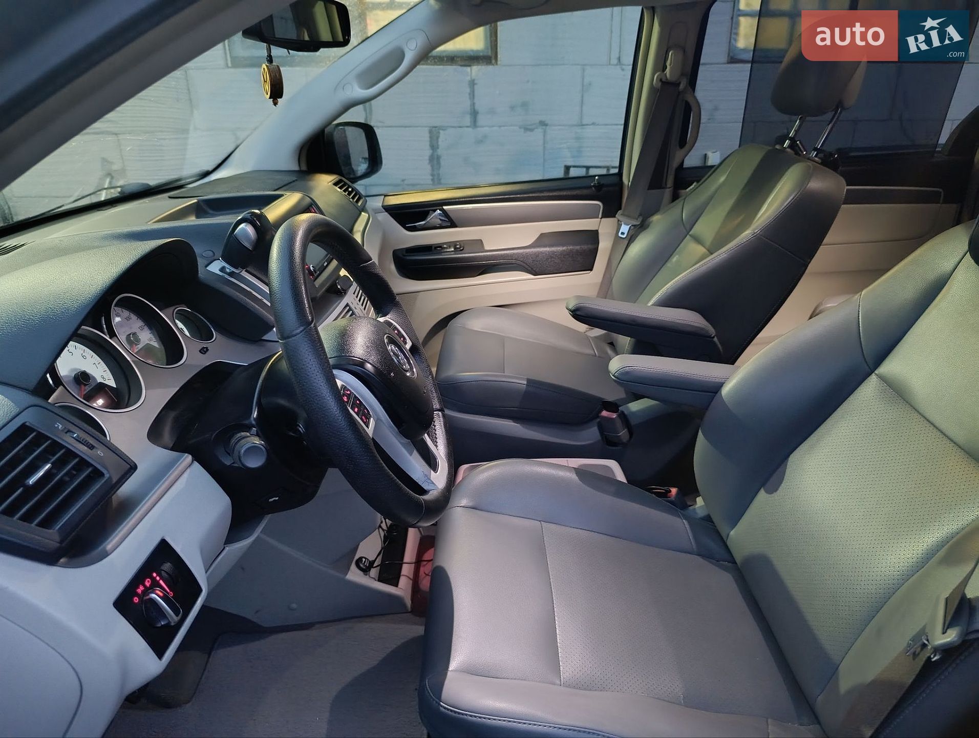 Volkswagen Routan 2013 VIN 2C4RVABG7ER134381 фото оголошення 35 з 45