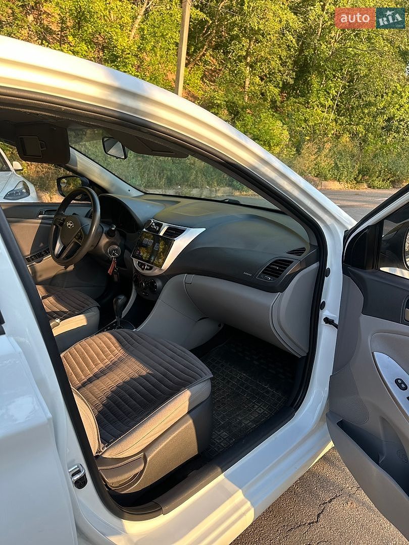 Hyundai Accent 2015 VIN KMHCT5AE7GU260082 фото оголошення 3 з 10