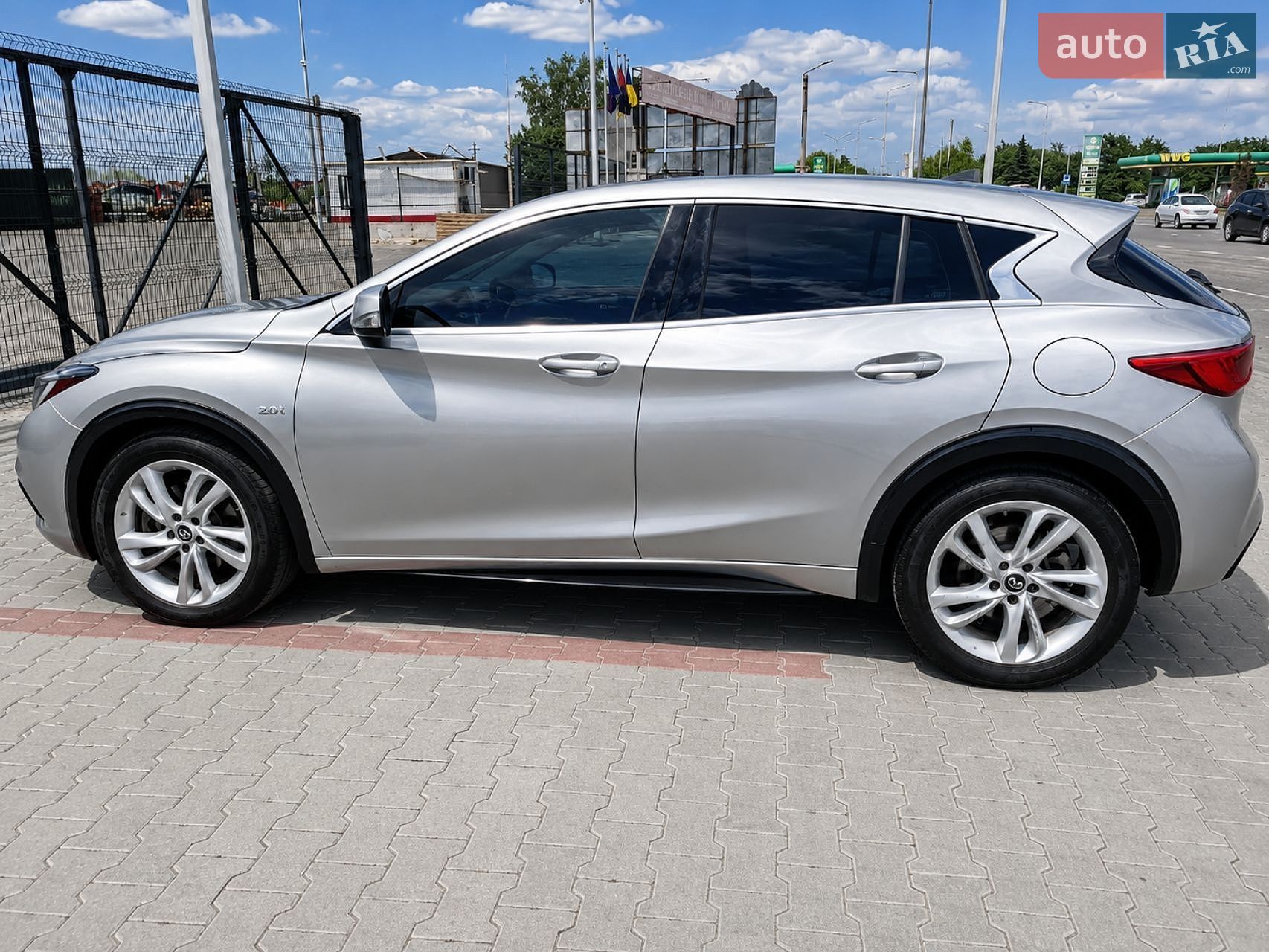 Infiniti QX30 2017 VIN SJKCH5CP8JA056305 фото оголошення 2 з 18