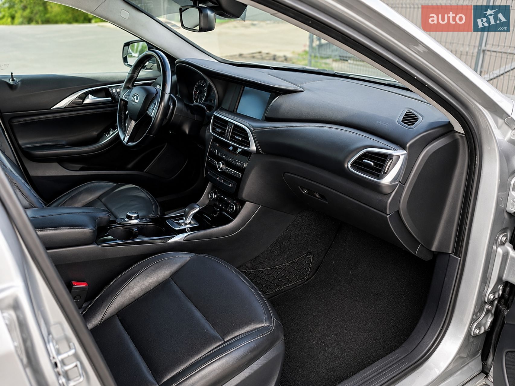Infiniti QX30 2017 VIN SJKCH5CP8JA056305 фото оголошення 3 з 18