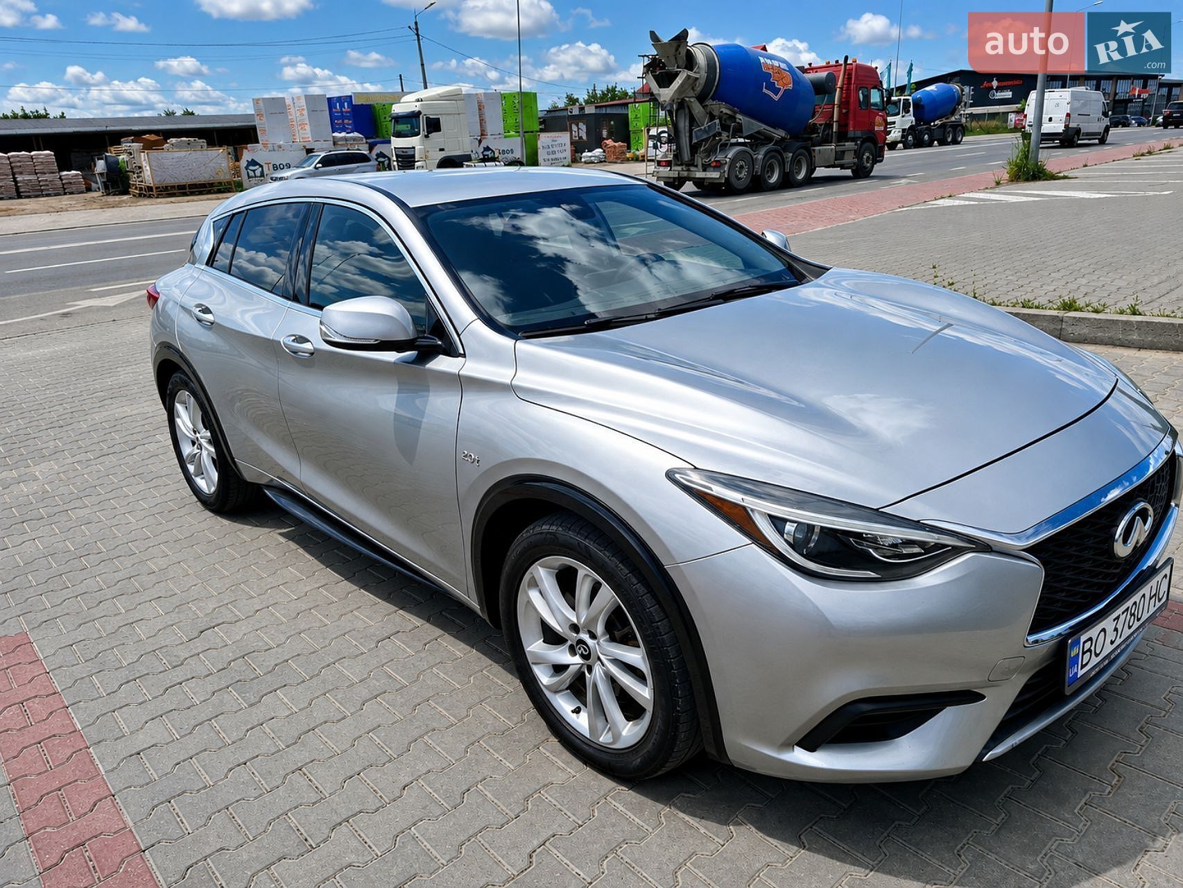 Infiniti QX30 2017 VIN SJKCH5CP8JA056305 фото оголошення 4 з 18