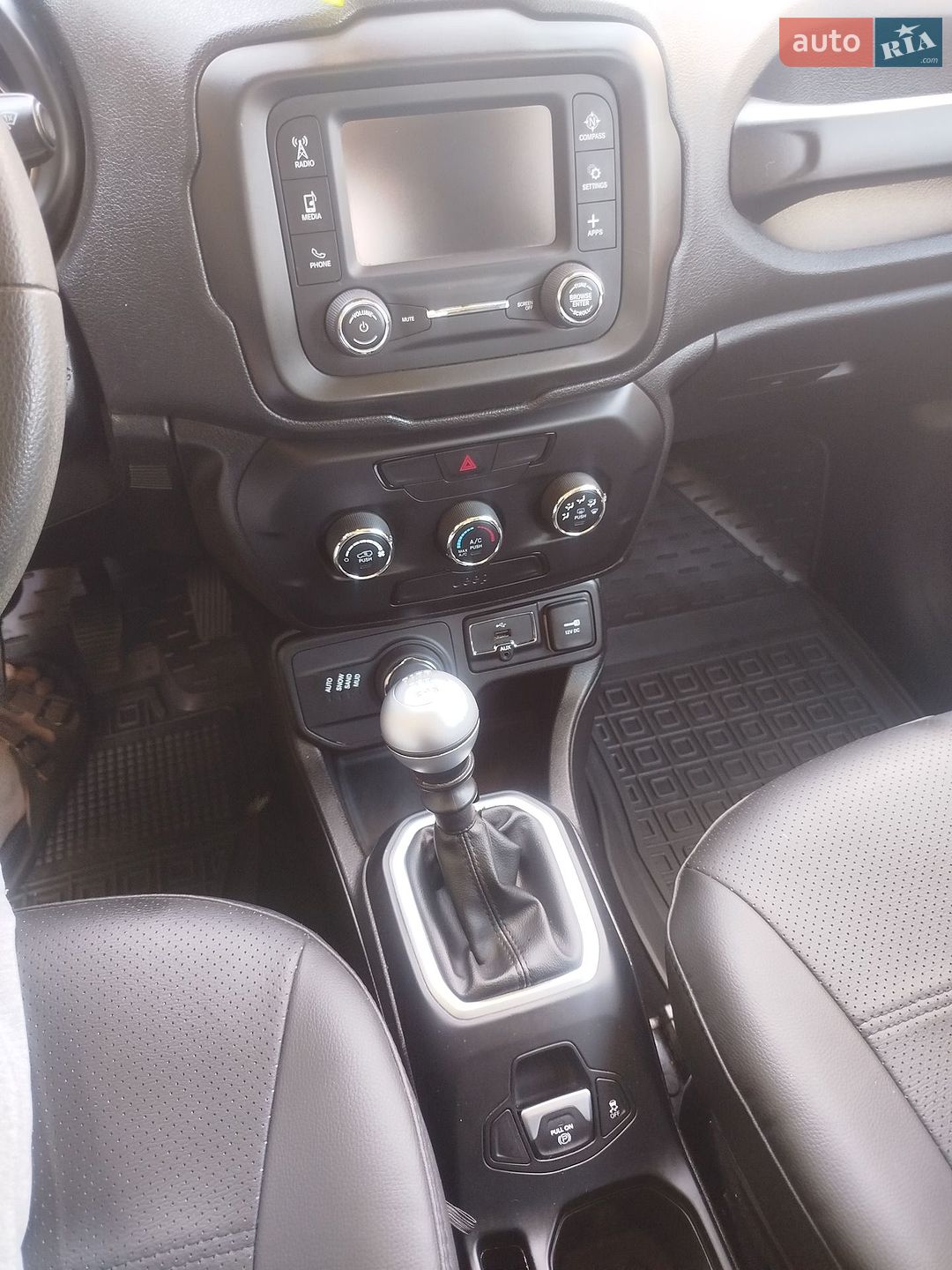 Jeep Renegade 2018 VIN ZACCJBAH0JPH17648 фото оголошення 12 з 20
