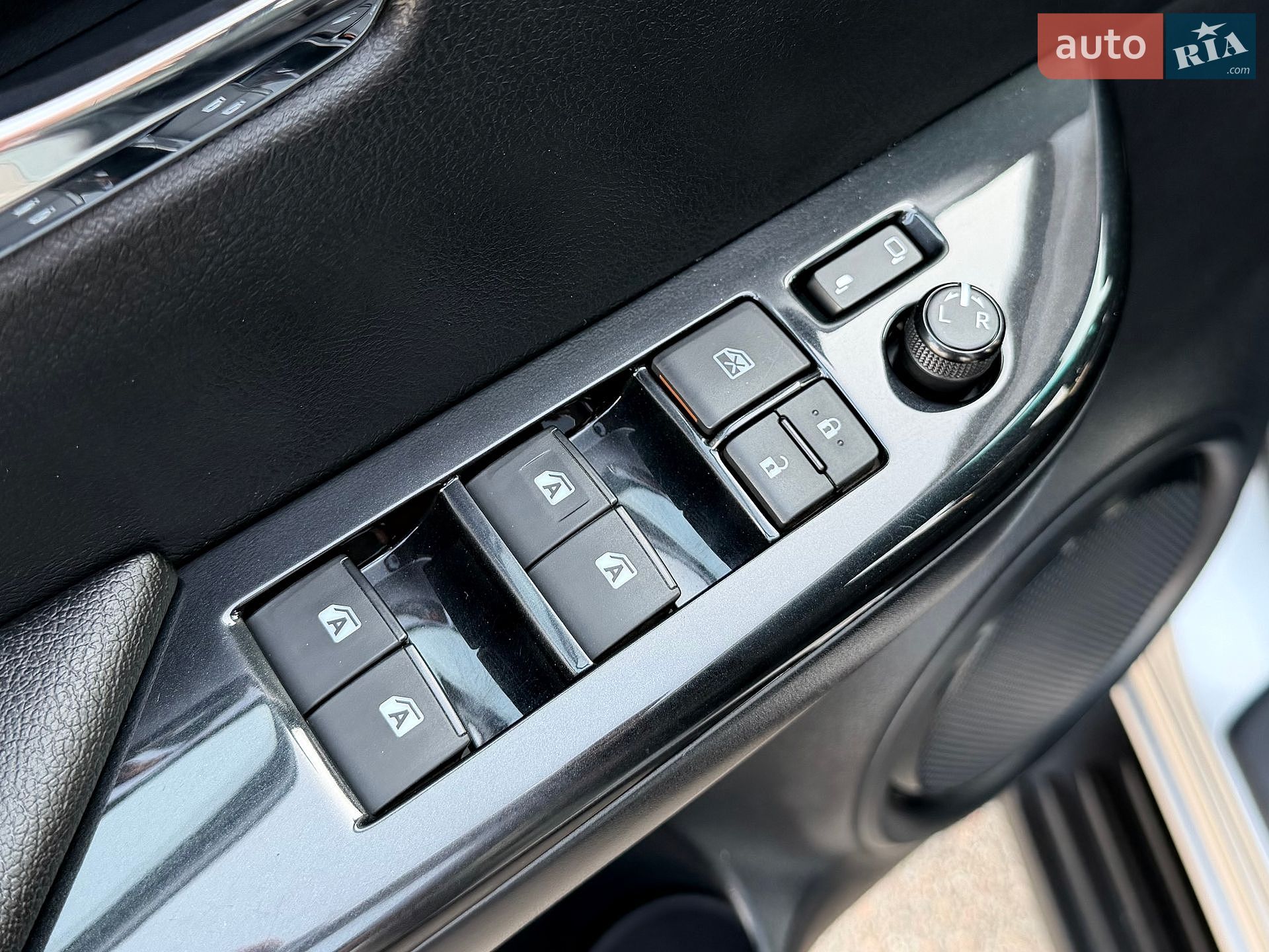 Toyota Hilux 2023 VIN MR0BA3CD400177089 фото оголошення 29 з 64