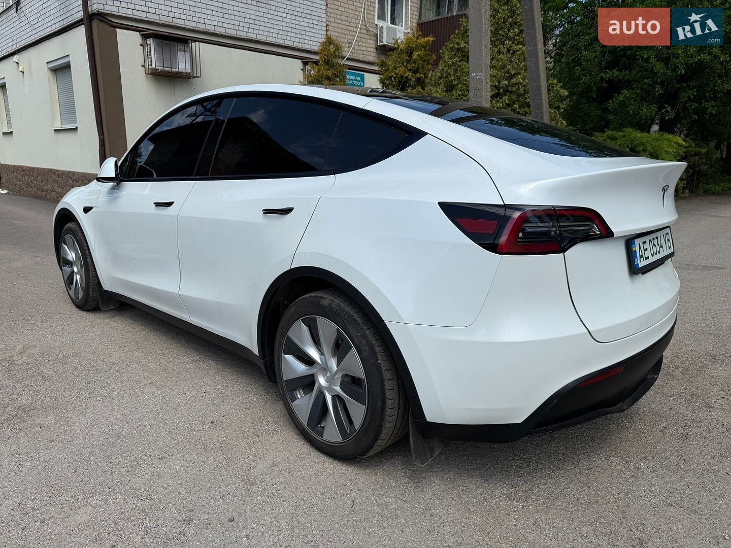 Tesla Model Y 2024 VIN 7SAYGDEE7RF068890 фото оголошення 2 з 10