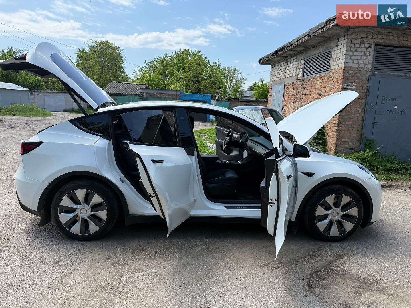 Tesla Model Y 2024 VIN 7SAYGDEE7RF068890 фото оголошення 7 з 10