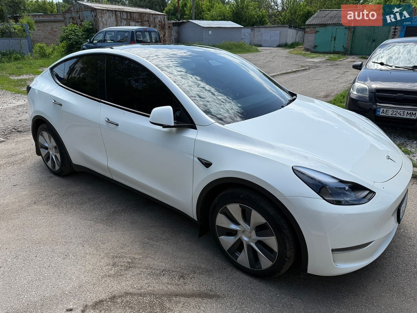 Tesla Model Y 2024 VIN 7SAYGDEE7RF068890 фото оголошення 4 з 10