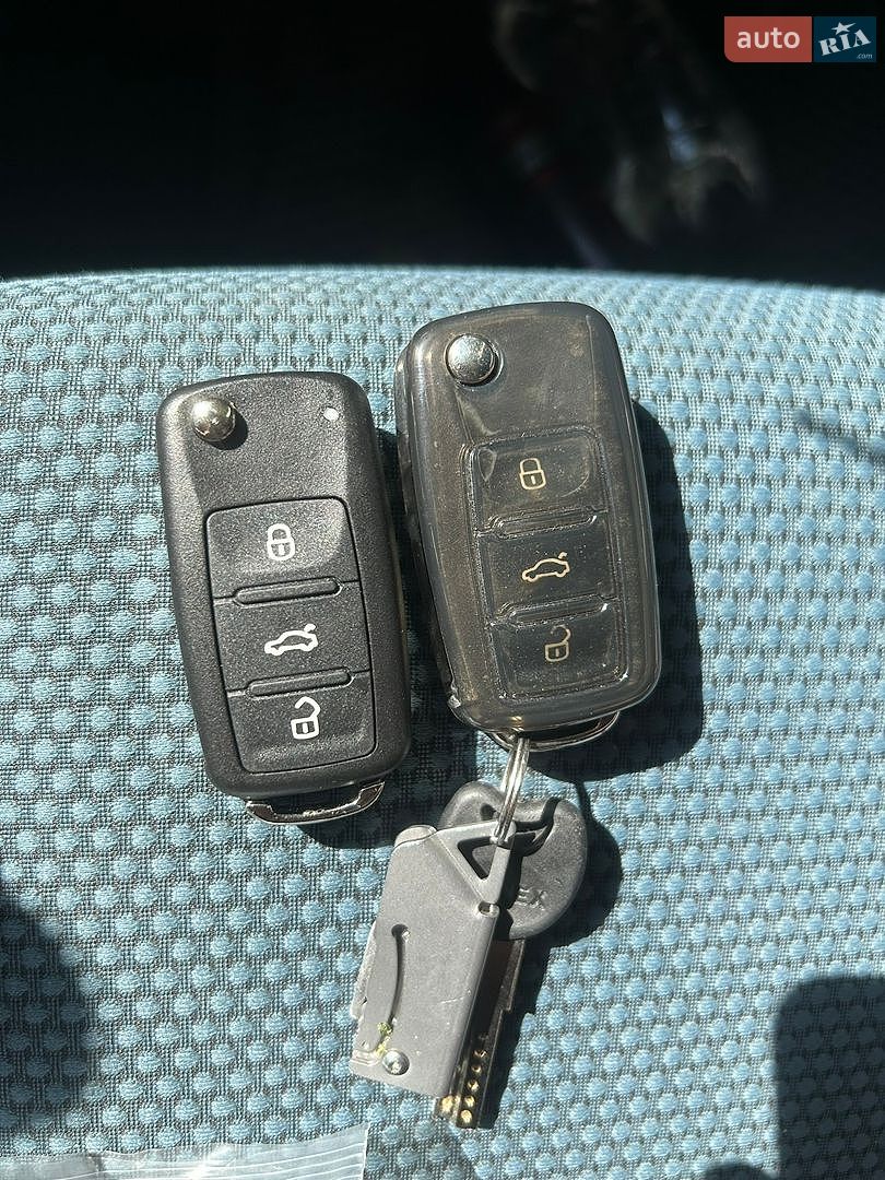 Volkswagen Golf 2011 VIN WVWZZZ1KZCW105724 фото оголошення 28 з 35