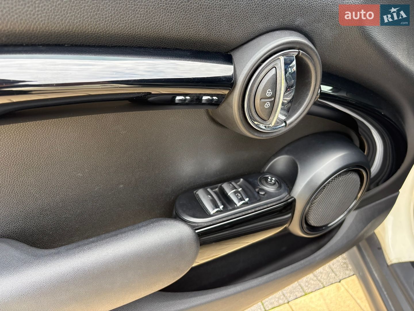 Mini Cooper 2017 VIN WMWWG5C5XJ3D00350 фото оголошення 16 з 26