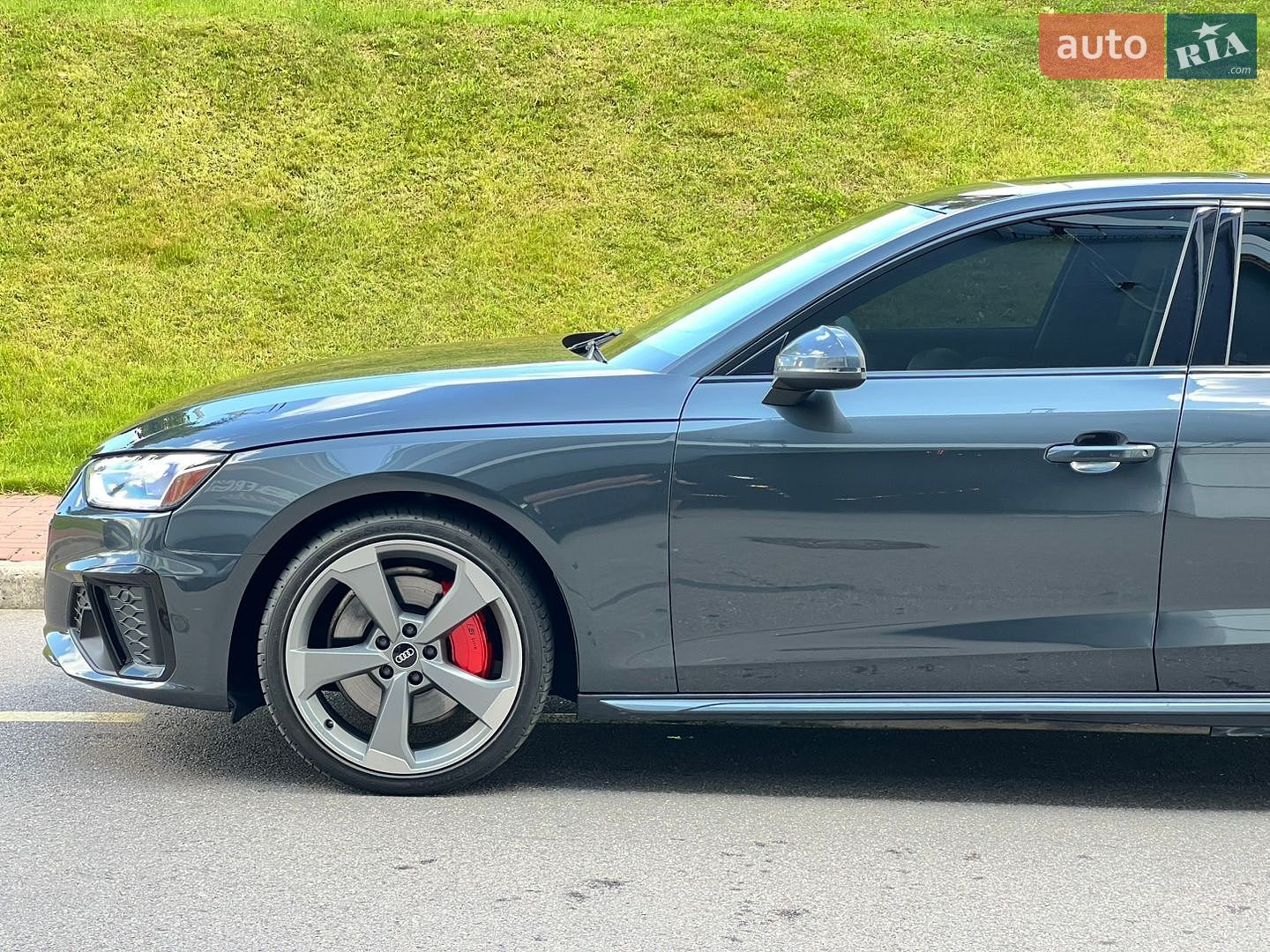 Audi A4 2019 VIN WAUANAF49LN006454 фото оголошення 12 з 54