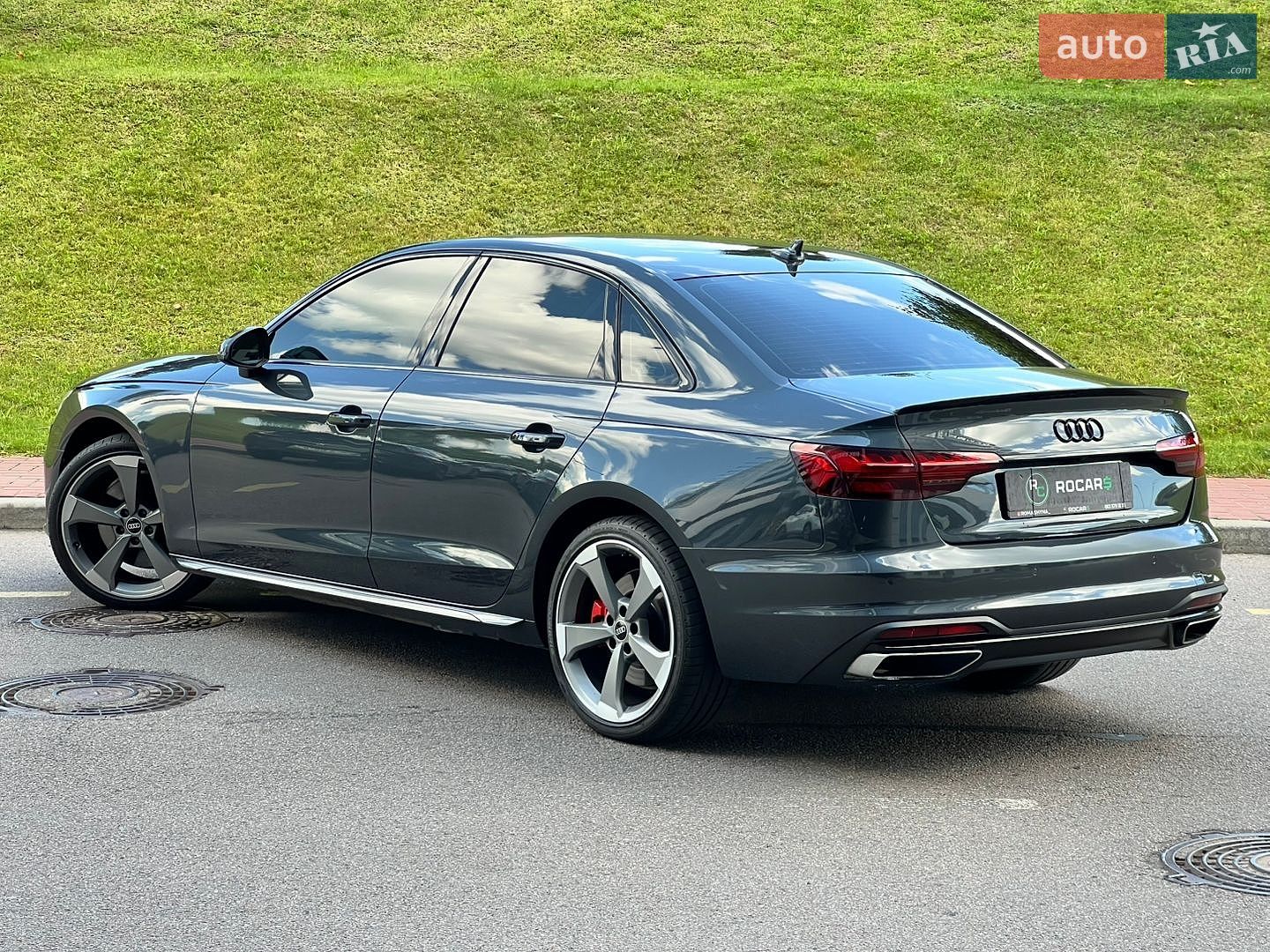 Audi A4 2019 VIN WAUANAF49LN006454 фото оголошення 18 з 54