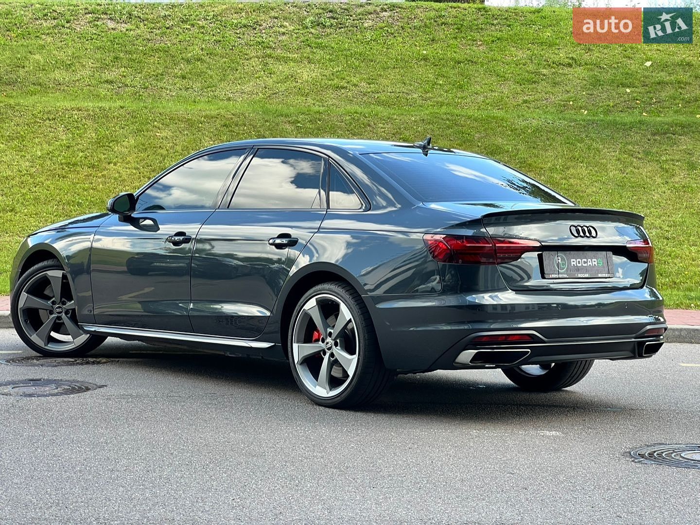 Audi A4 2019 VIN WAUANAF49LN006454 фото оголошення 19 з 54